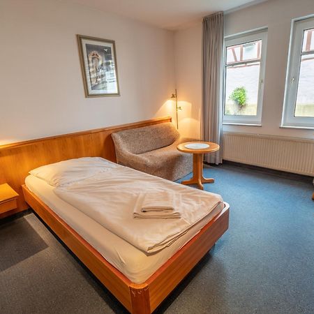 Hotel Pflum Mit Gaestehaus Нюртинген Екстериор снимка